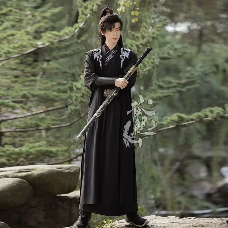 Hanfu Tenue Noire Brodée – Image 5