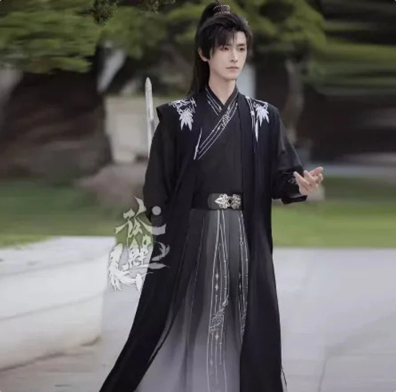 Hanfu Tenue Noire Brodée – Image 9