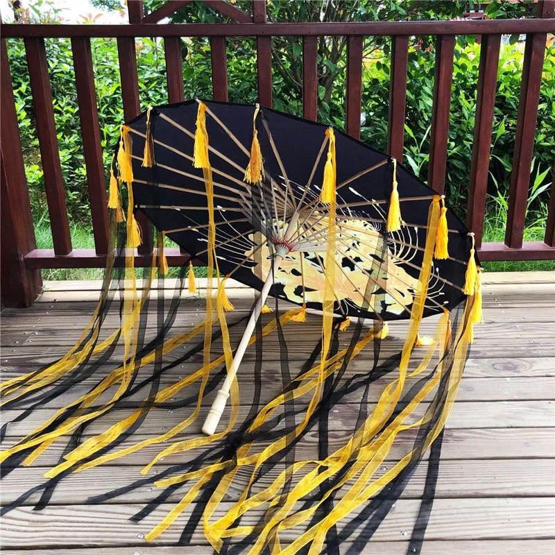 Ombrelle Chinoise Noire Avec Rubans – Image 3