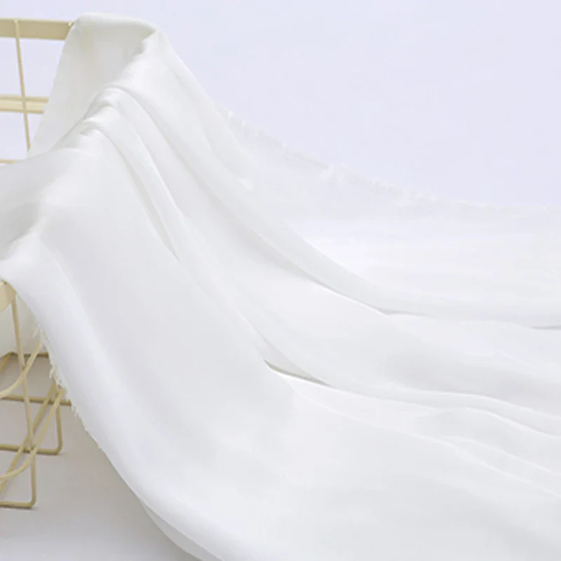 Tissu Chinois Satin Soyeux Doux