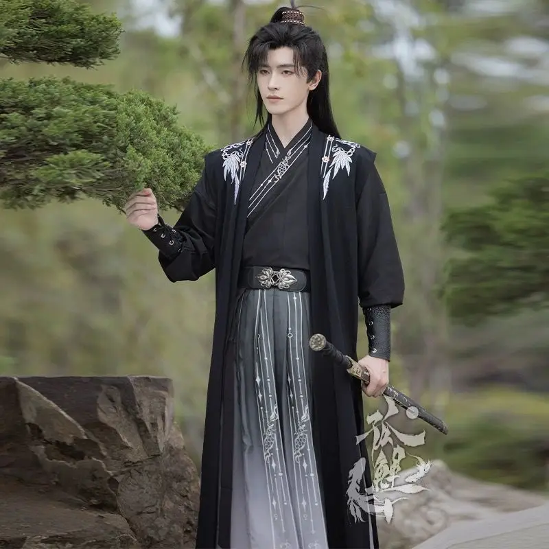 Hanfu Tenue Noire Brodée – Image 4