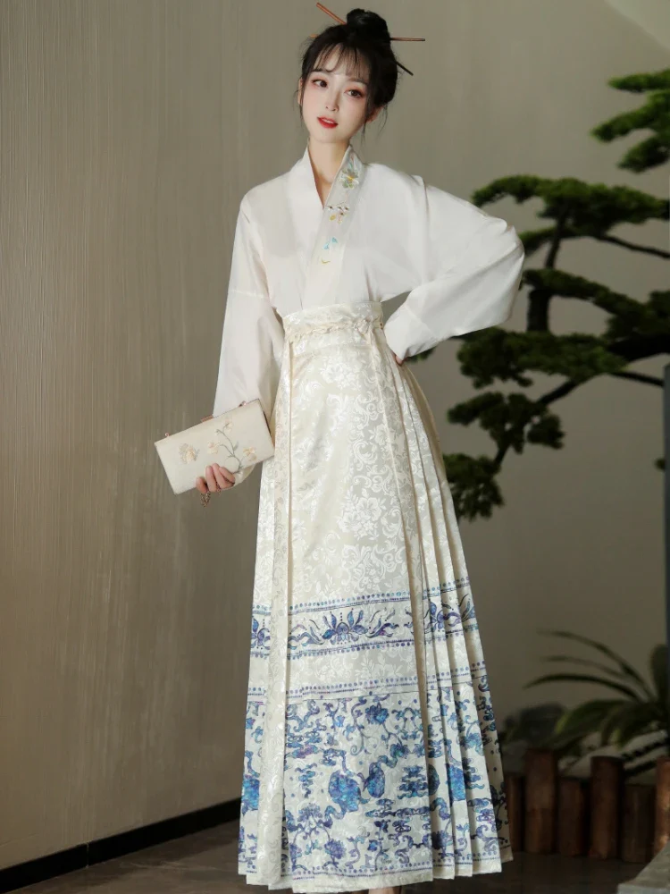 Robe Chinoise Brodée Automne – Image 2