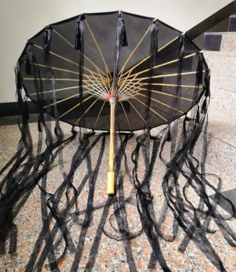 Ombrelle Chinoise Noire Avec Rubans – Image 9