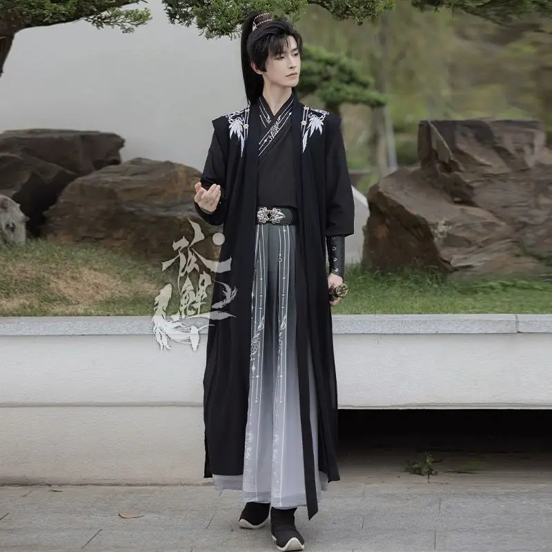 Hanfu Tenue Noire Brodée – Image 3