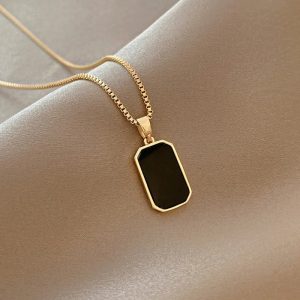 Collier Chinois Carré Minimaliste Acier