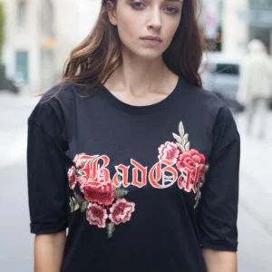 Robe déchirée broderie roses noir